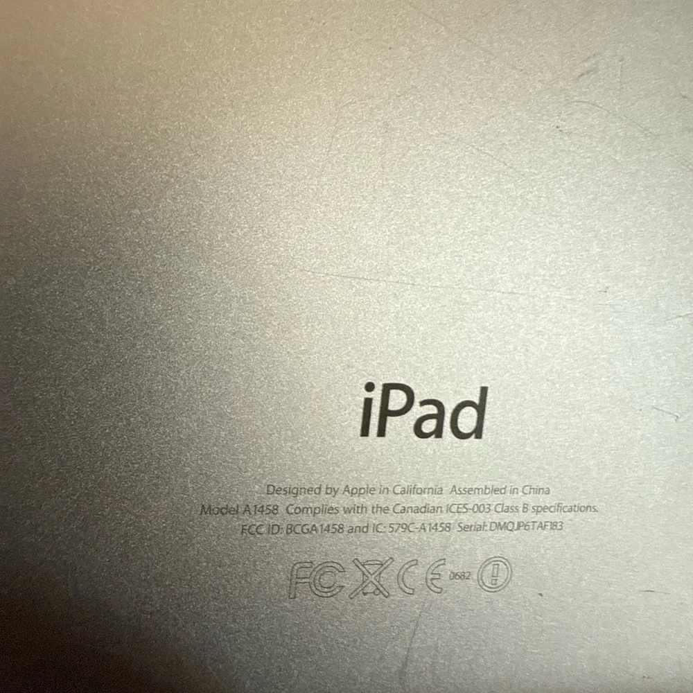Apple IPAD 4th Generation Tablet with Gray Cover